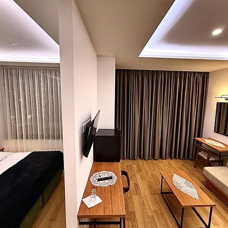 Hotel Republika Berat Buitenkant foto