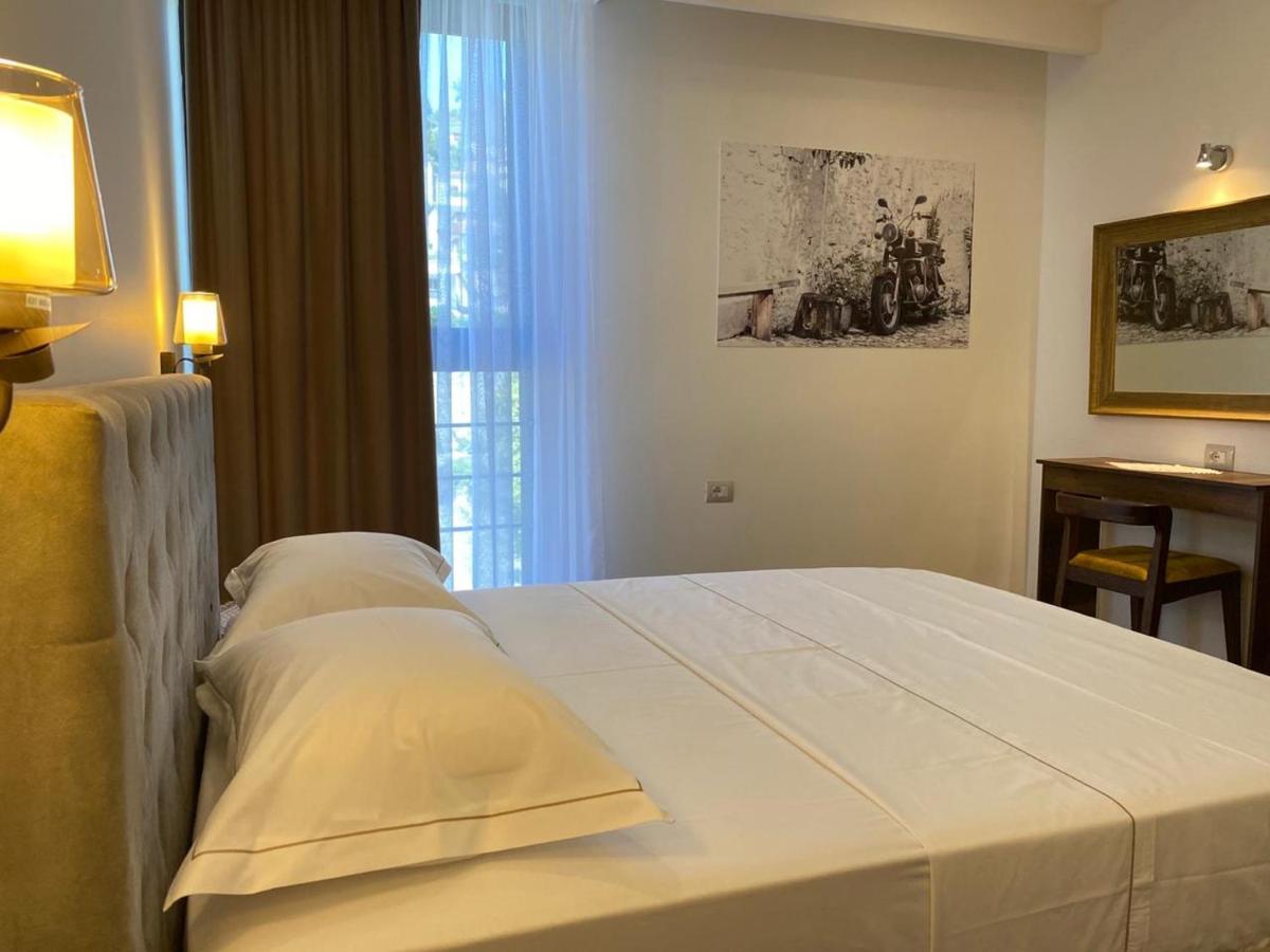 Hotel Republika Berat Buitenkant foto