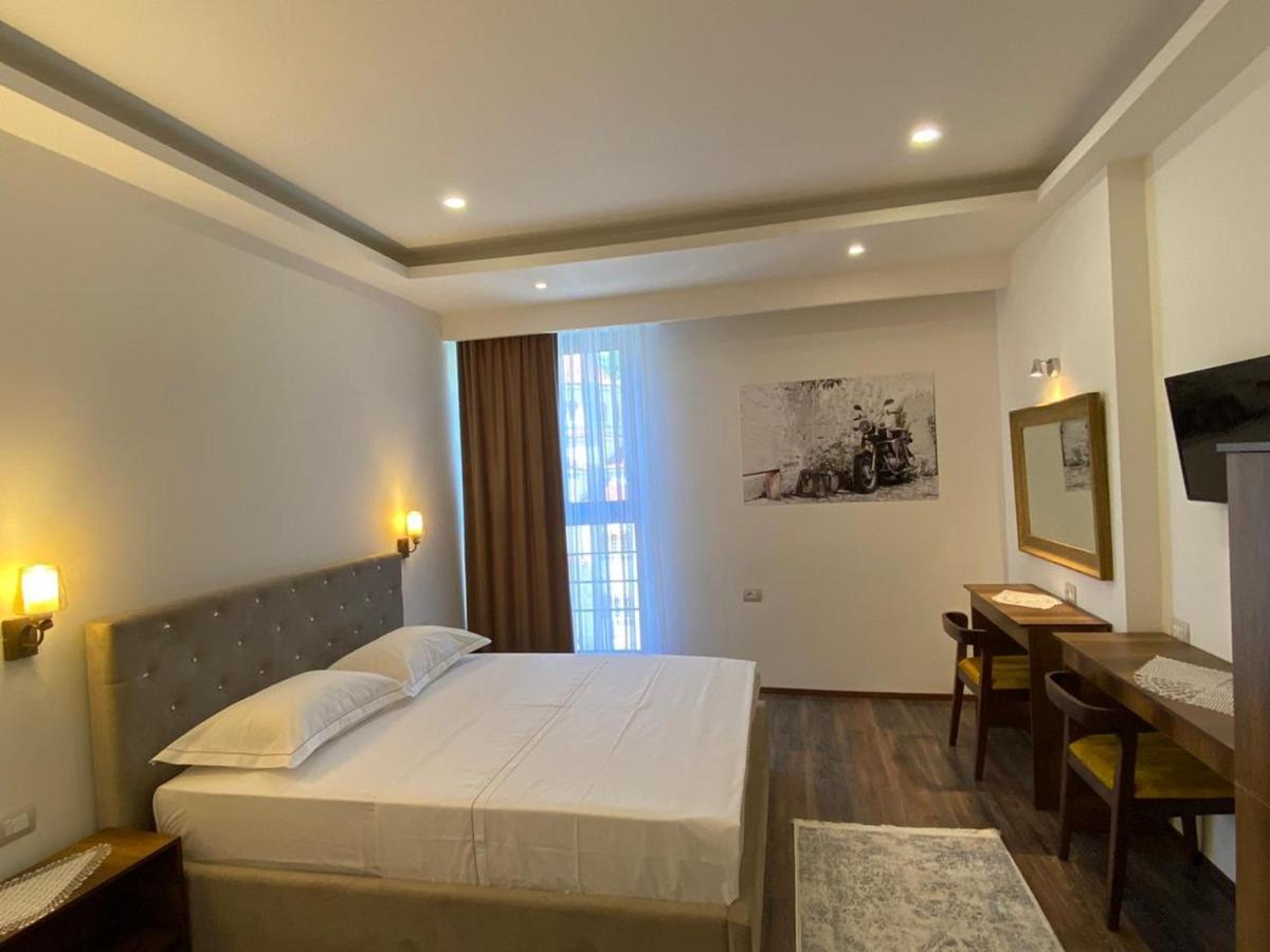 Hotel Republika Berat Buitenkant foto