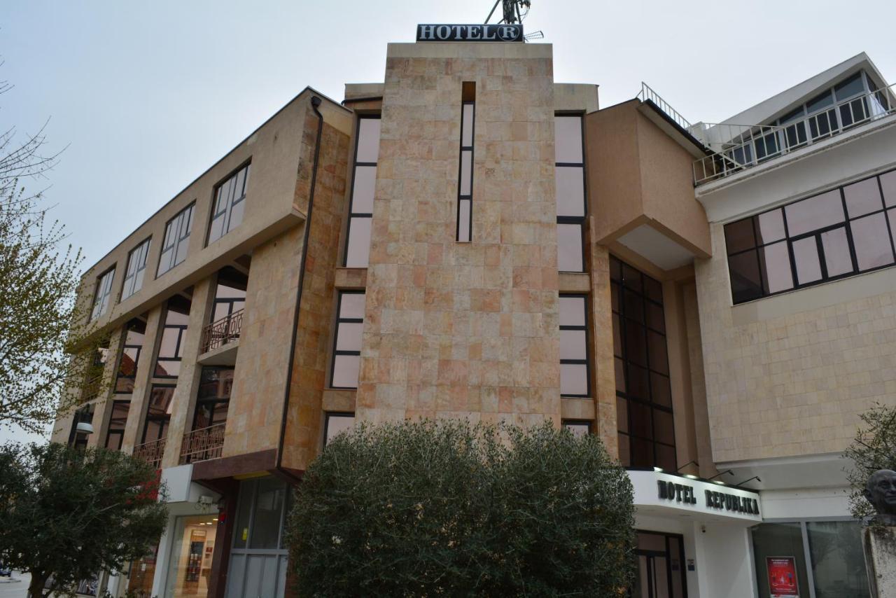 Hotel Republika Berat Buitenkant foto