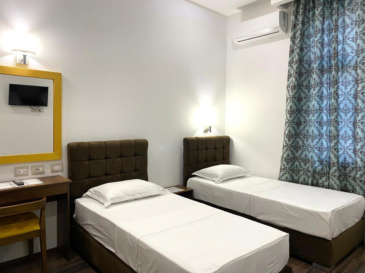 Hotel Republika Berat Buitenkant foto