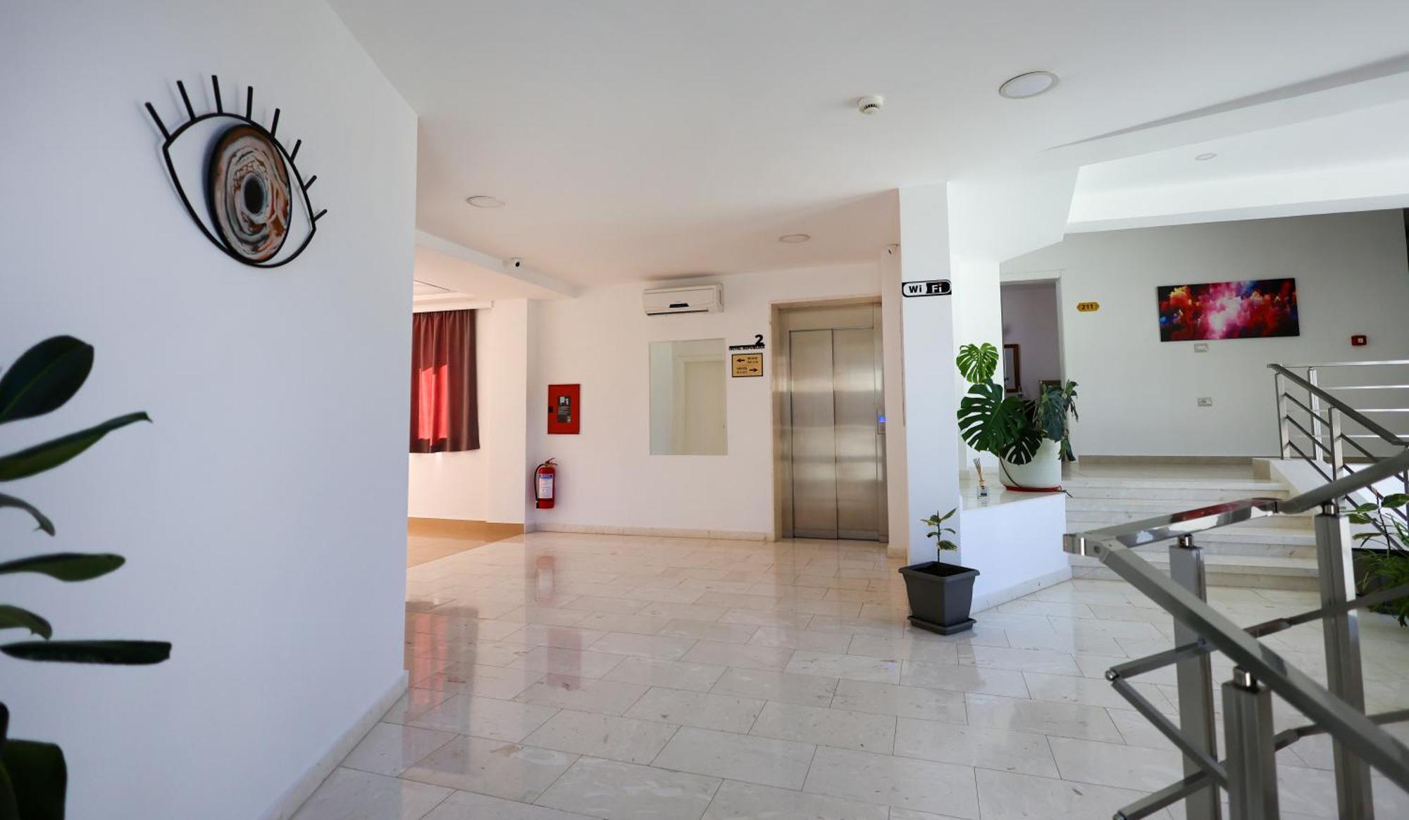 Hotel Republika Berat Buitenkant foto