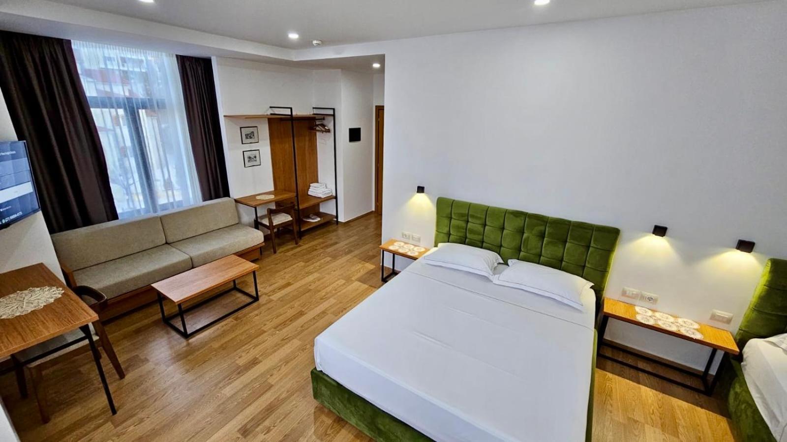 Hotel Republika Berat Buitenkant foto