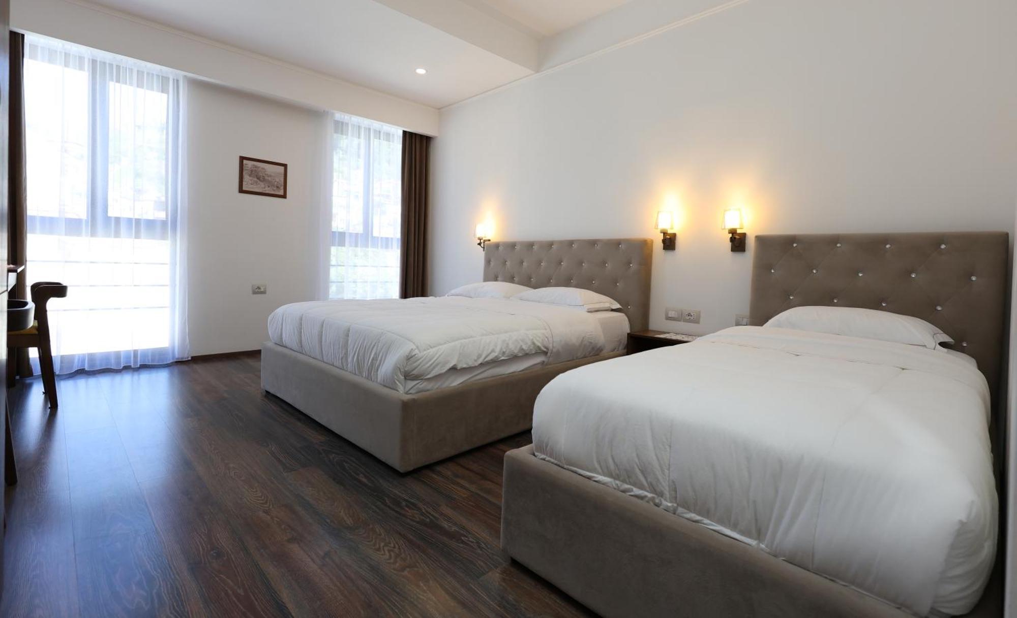 Hotel Republika Berat Buitenkant foto