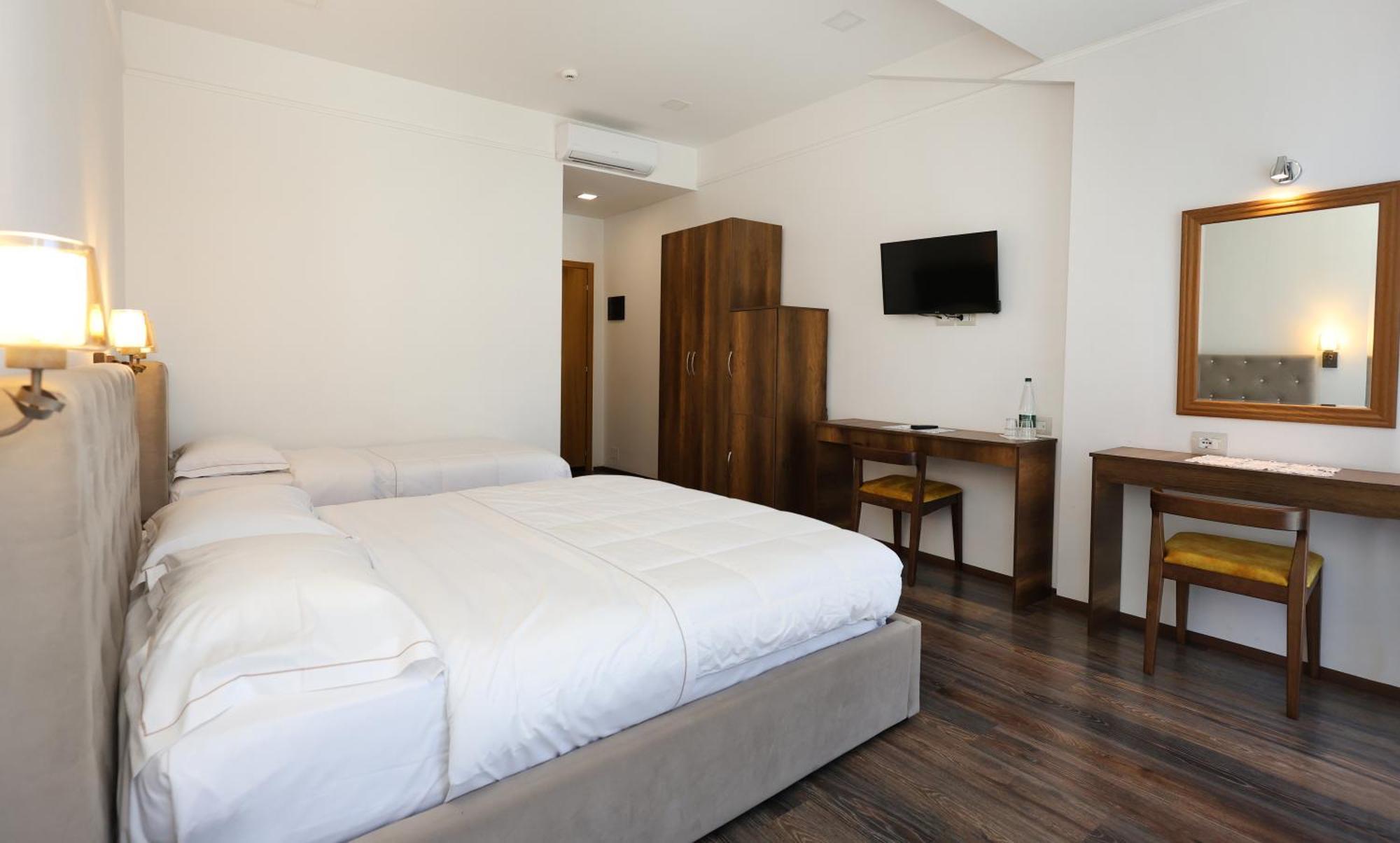 Hotel Republika Berat Buitenkant foto