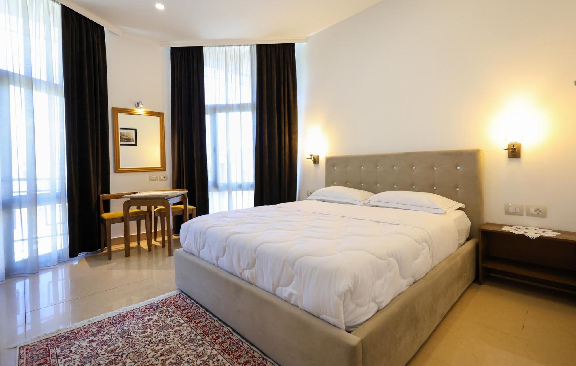 Hotel Republika Berat Buitenkant foto
