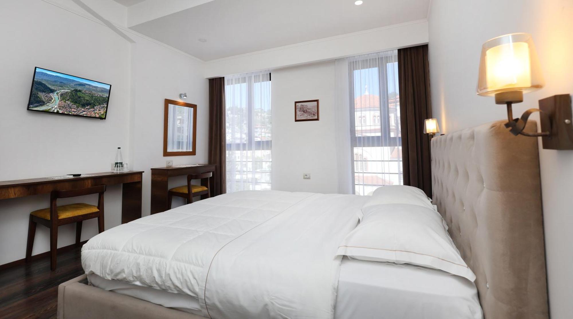 Hotel Republika Berat Buitenkant foto