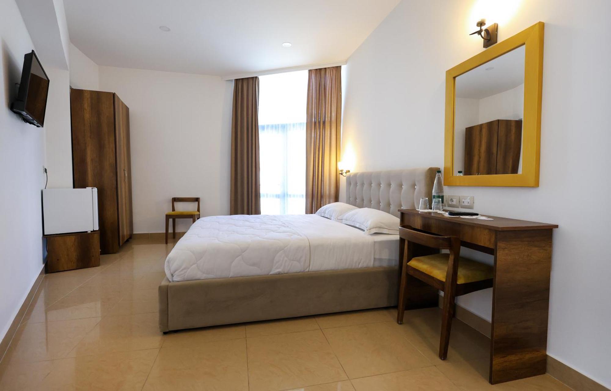 Hotel Republika Berat Buitenkant foto