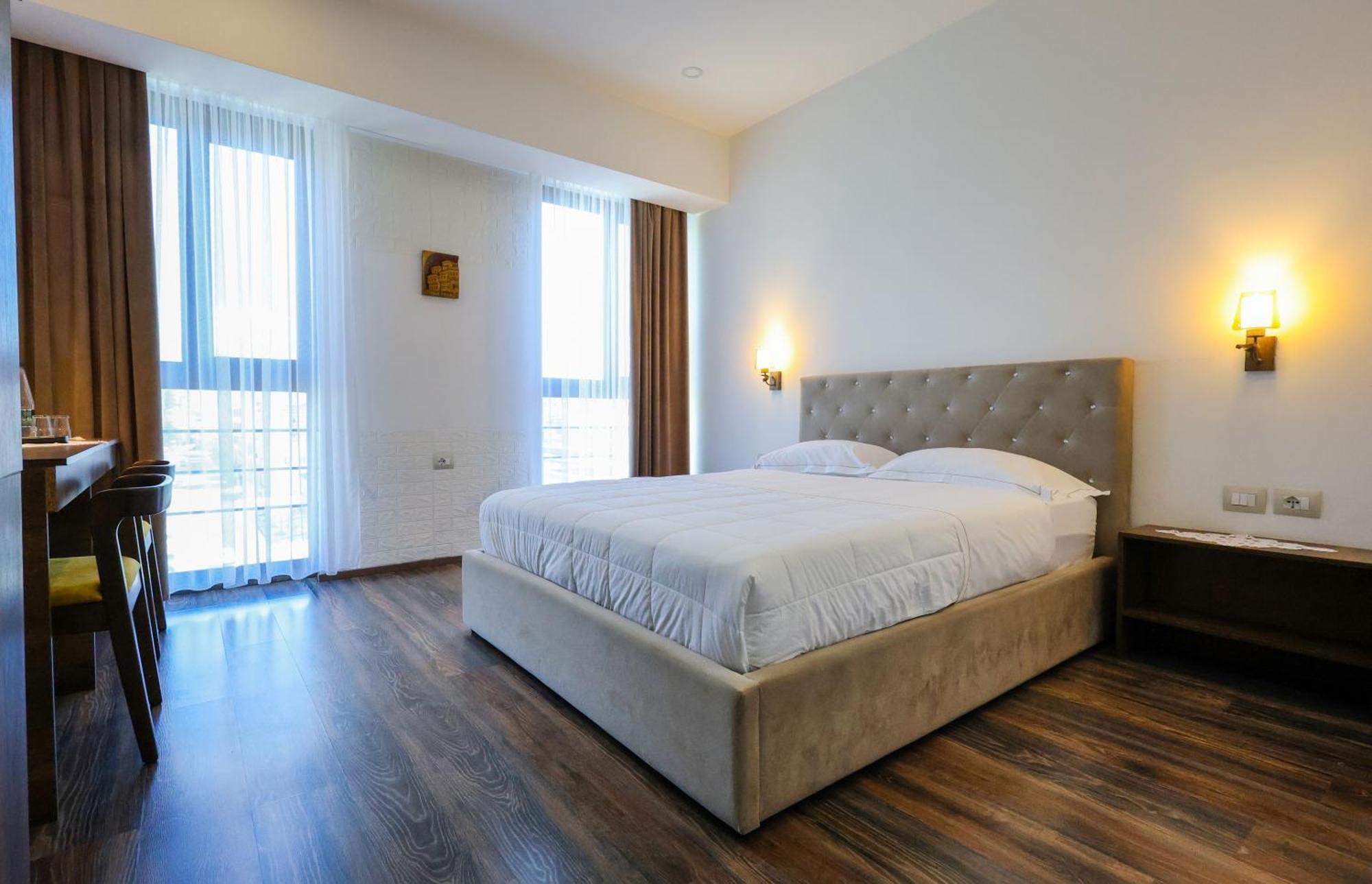 Hotel Republika Berat Buitenkant foto