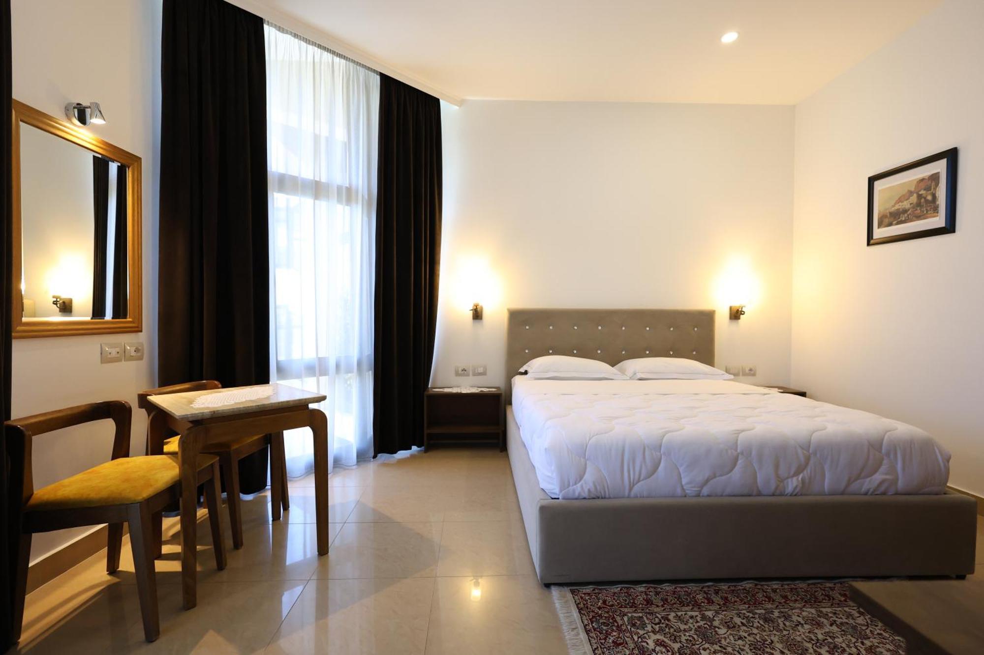 Hotel Republika Berat Buitenkant foto