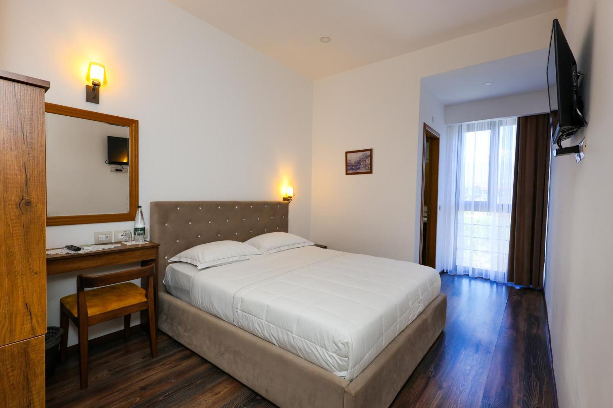 Hotel Republika Berat Buitenkant foto