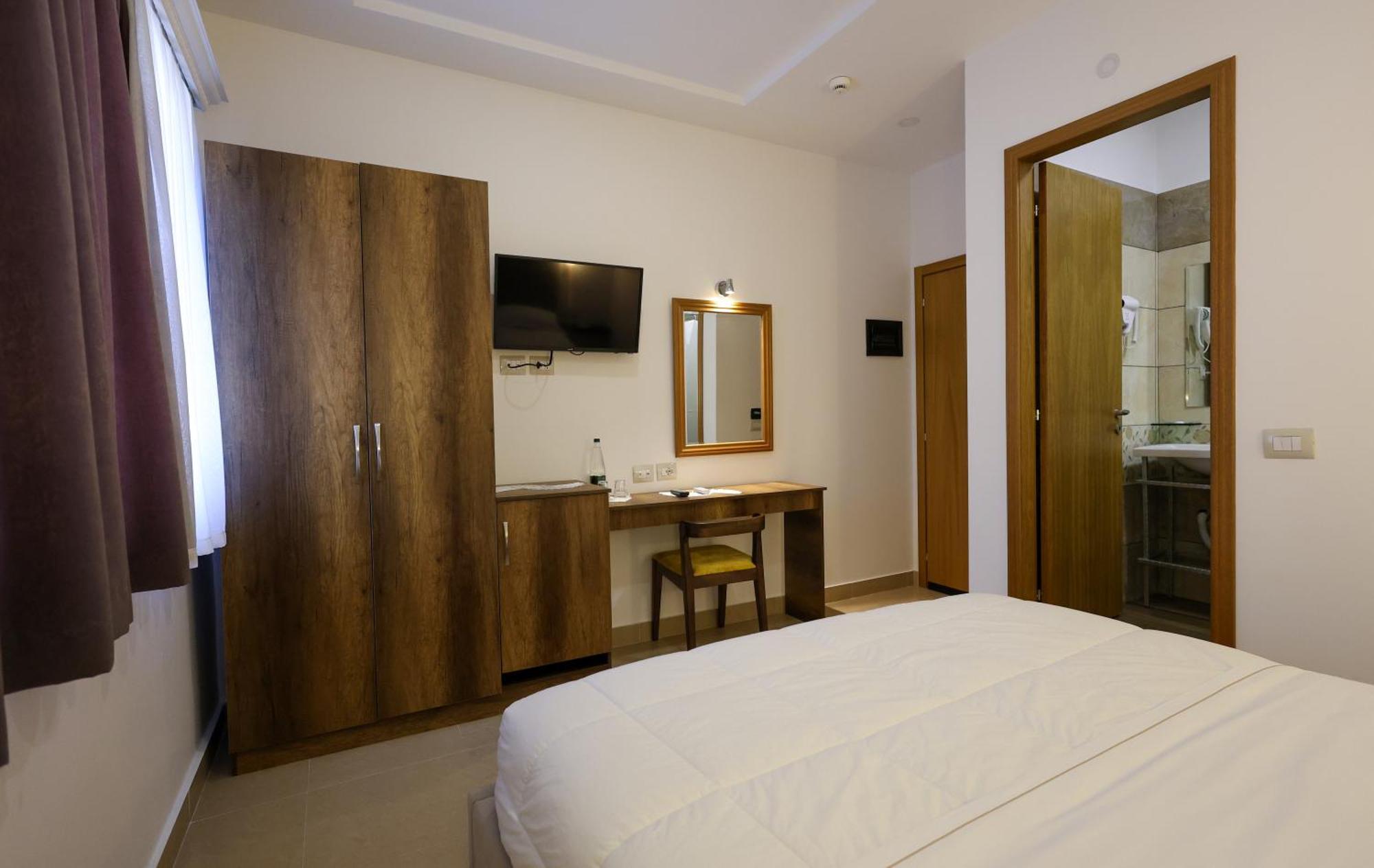 Hotel Republika Berat Buitenkant foto