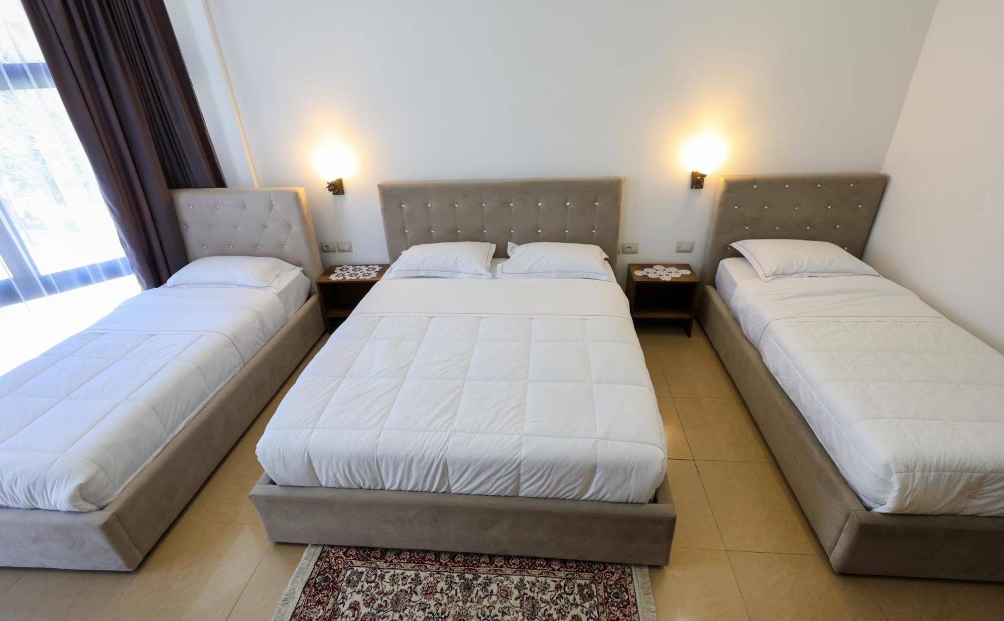 Hotel Republika Berat Buitenkant foto