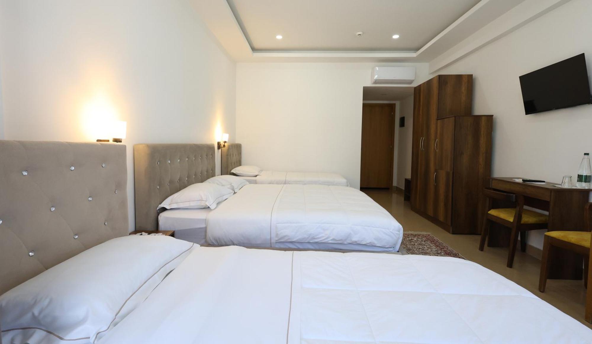 Hotel Republika Berat Buitenkant foto