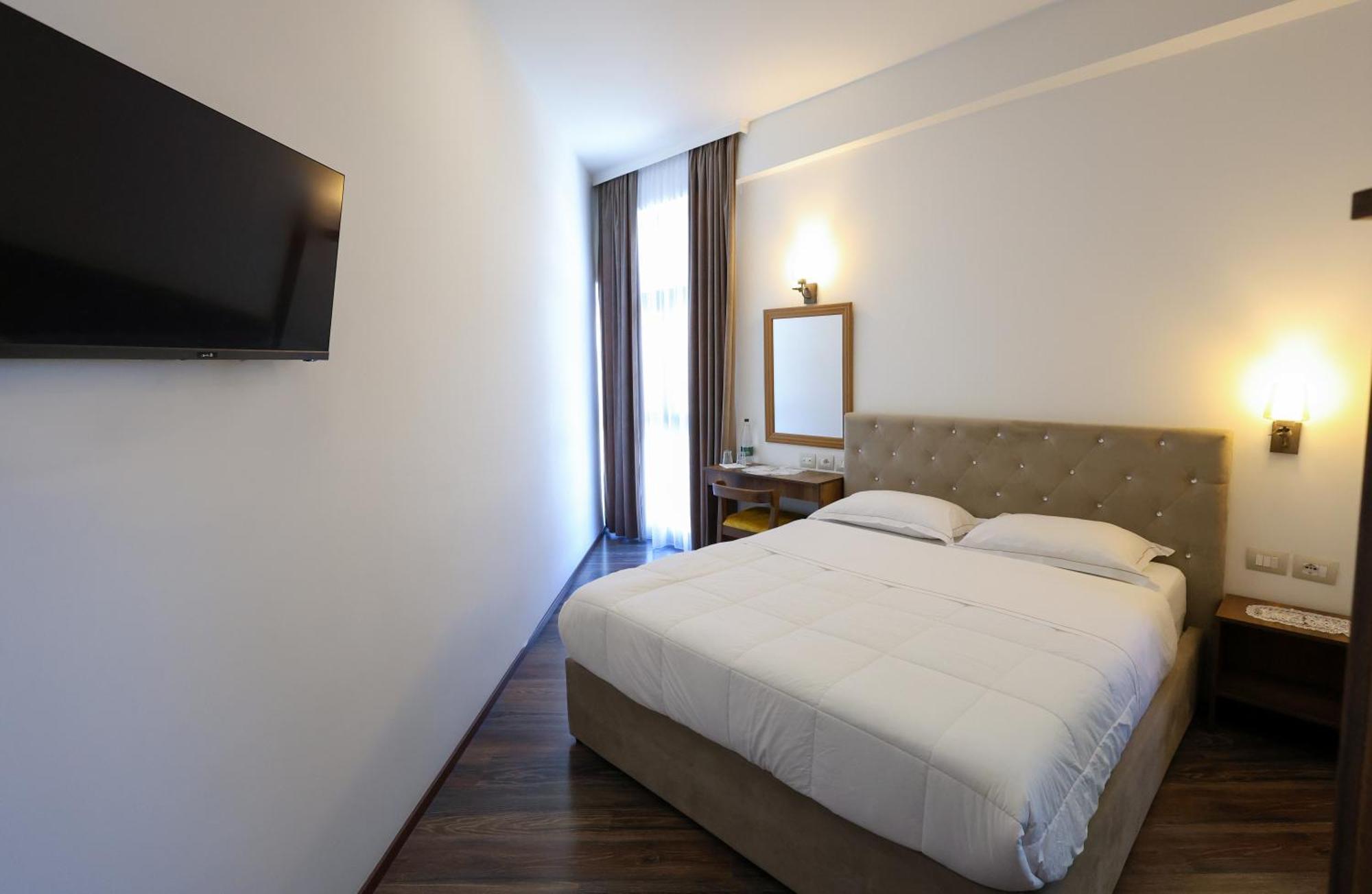 Hotel Republika Berat Buitenkant foto