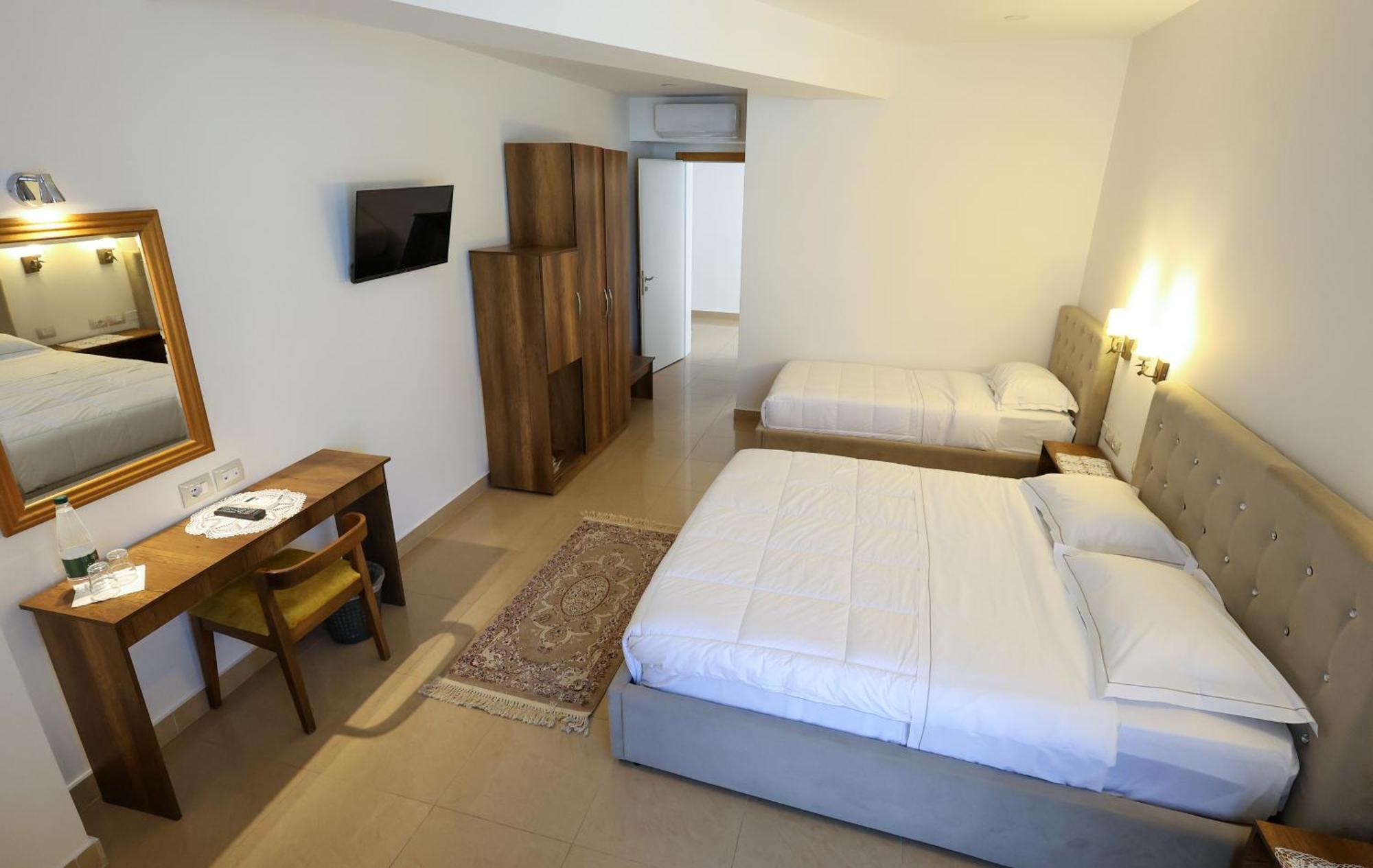 Hotel Republika Berat Buitenkant foto