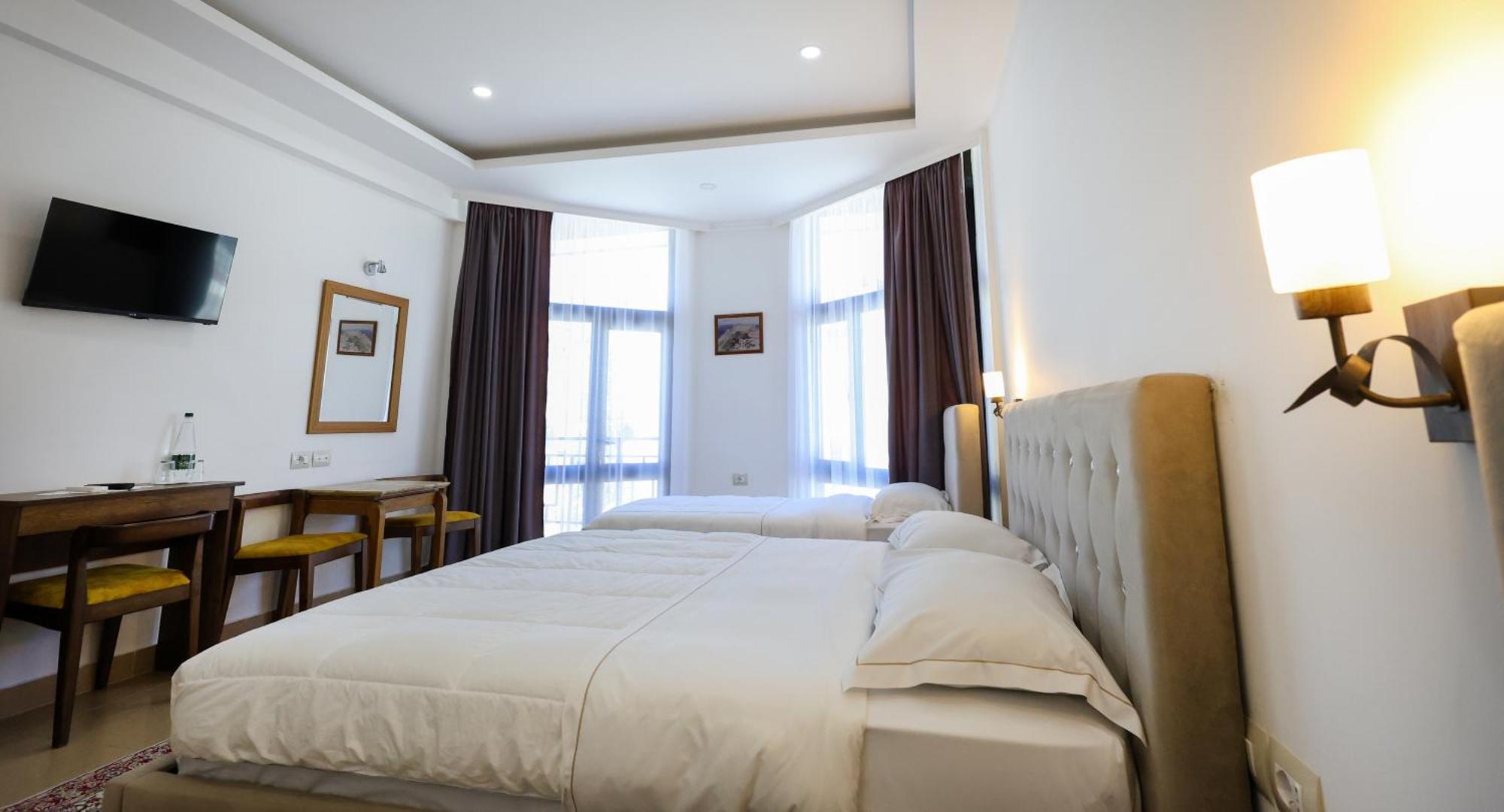 Hotel Republika Berat Buitenkant foto