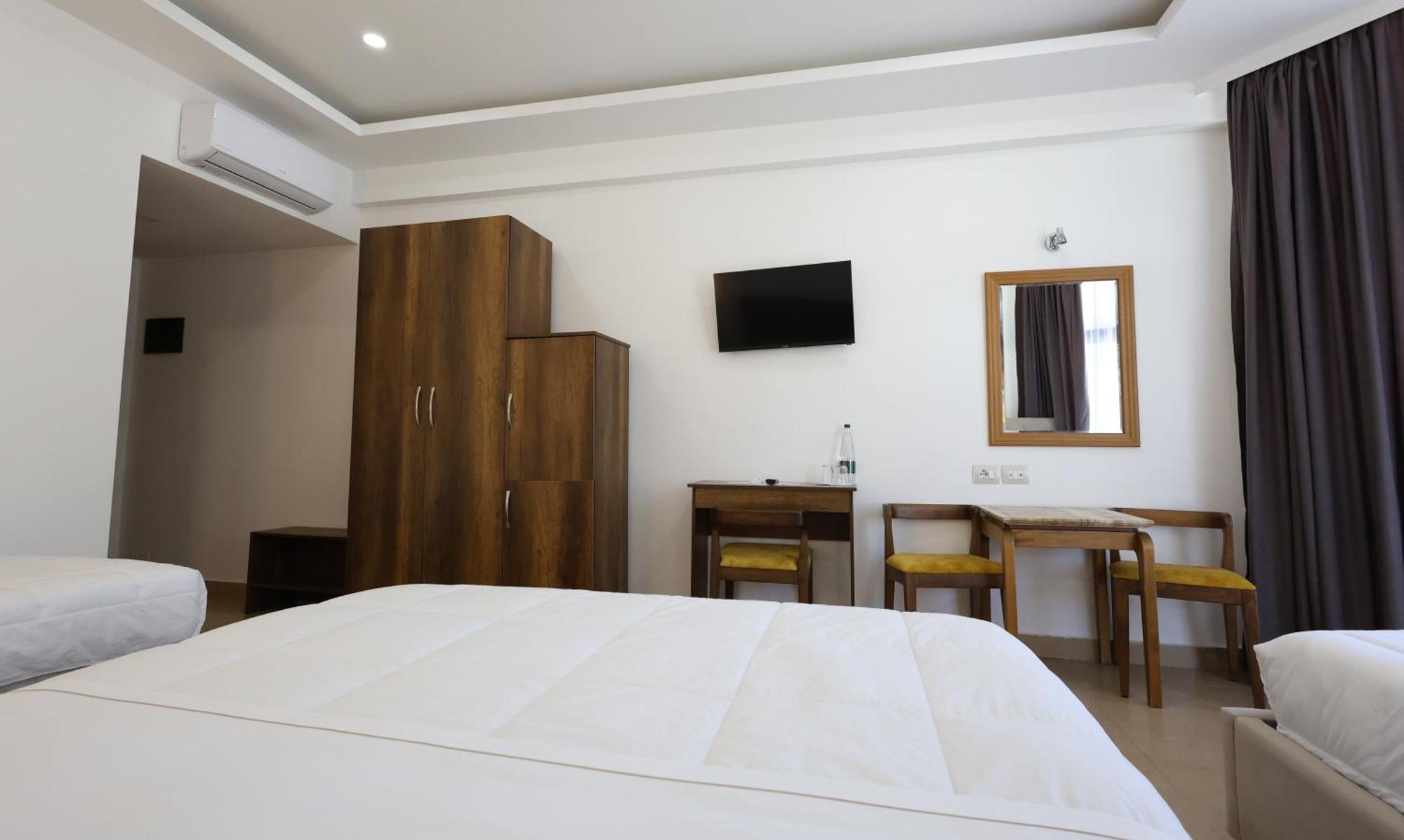 Hotel Republika Berat Buitenkant foto