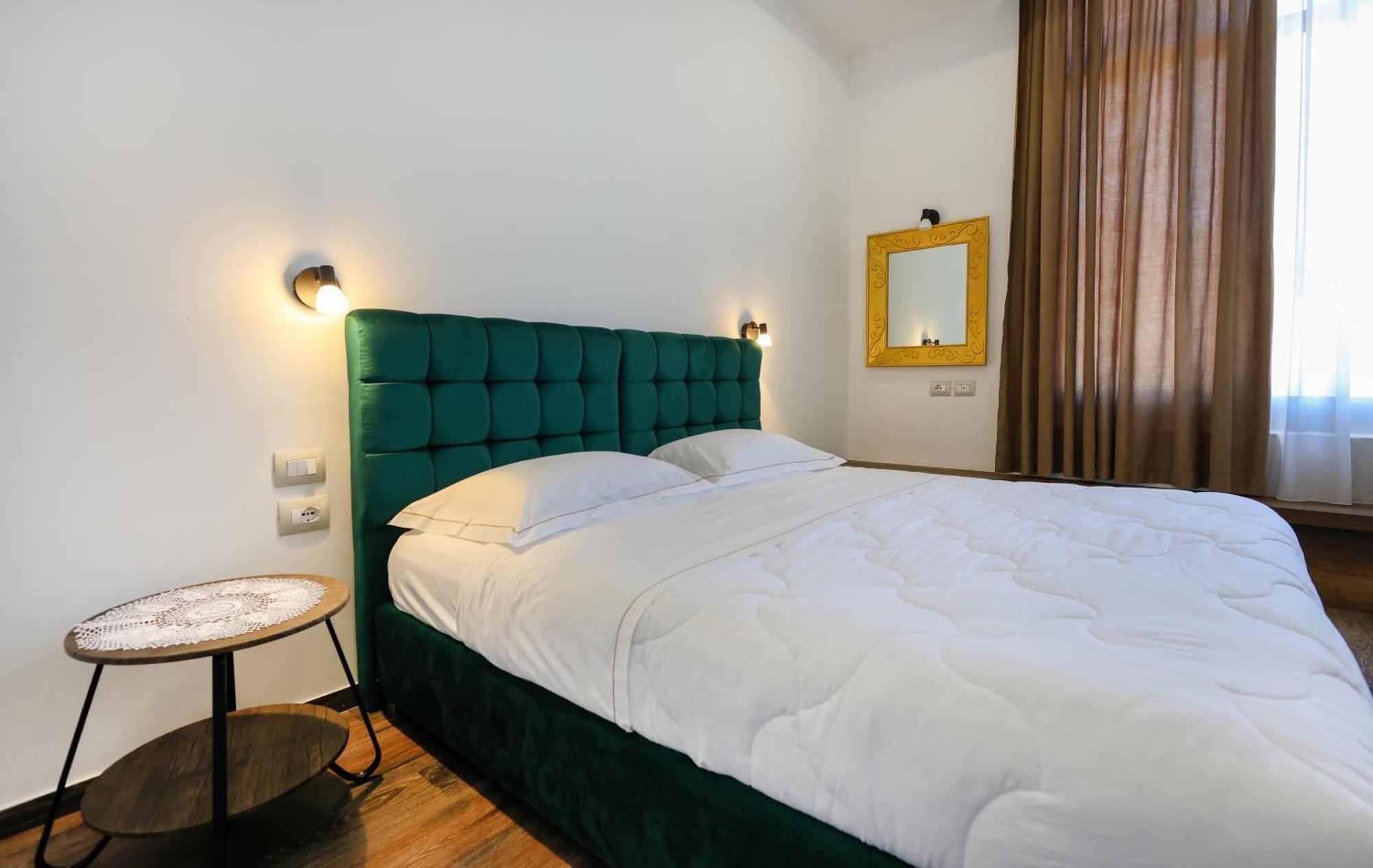 Hotel Republika Berat Buitenkant foto