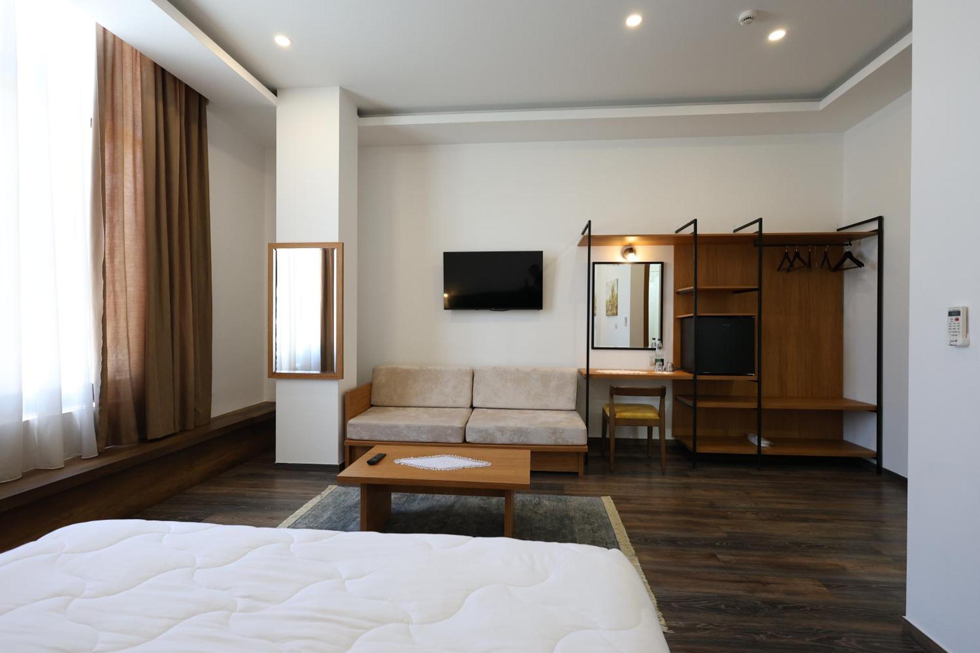 Hotel Republika Berat Buitenkant foto