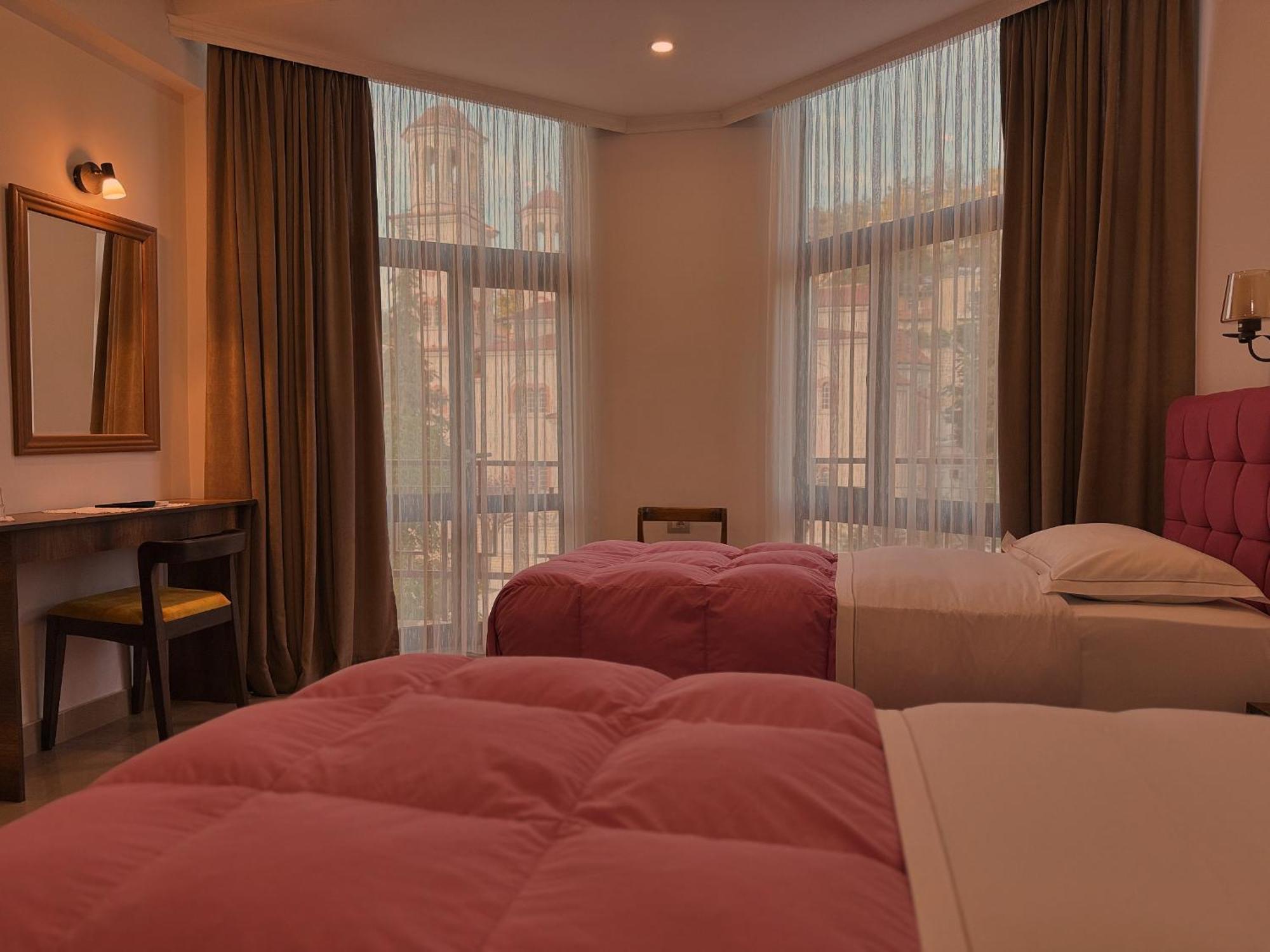 Hotel Republika Berat Buitenkant foto