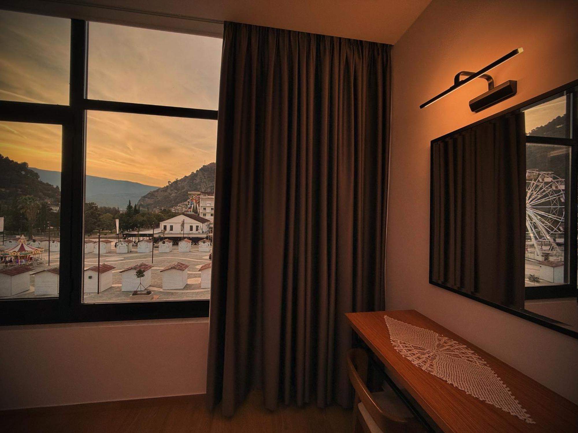 Hotel Republika Berat Buitenkant foto