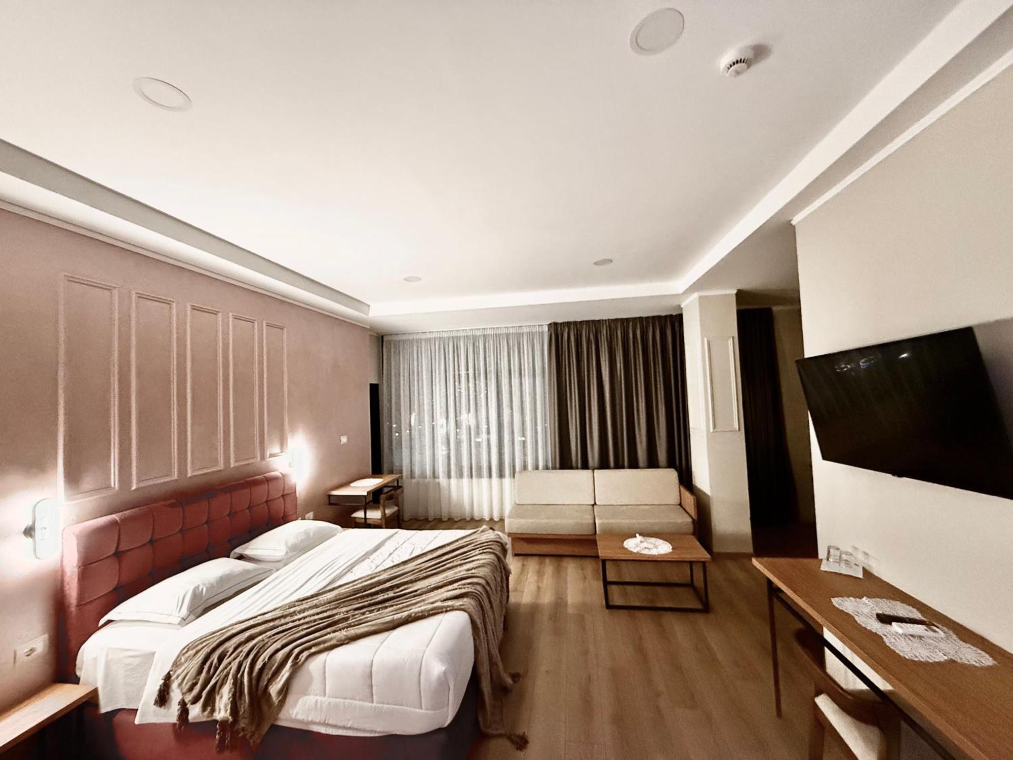 Hotel Republika Berat Buitenkant foto
